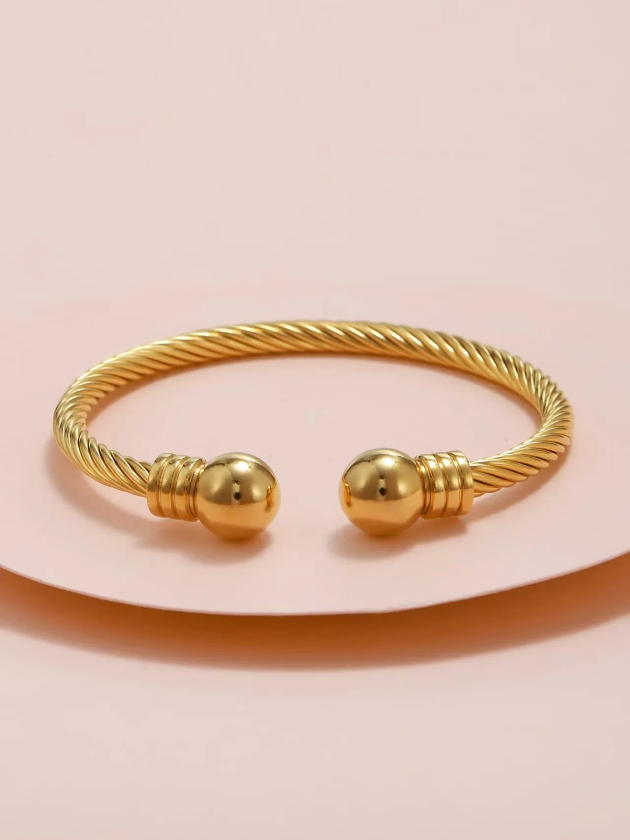 Bracelet with round balls