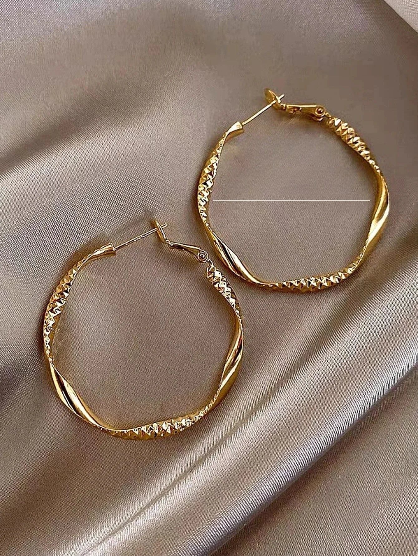 Exquisite silky texture design earrings