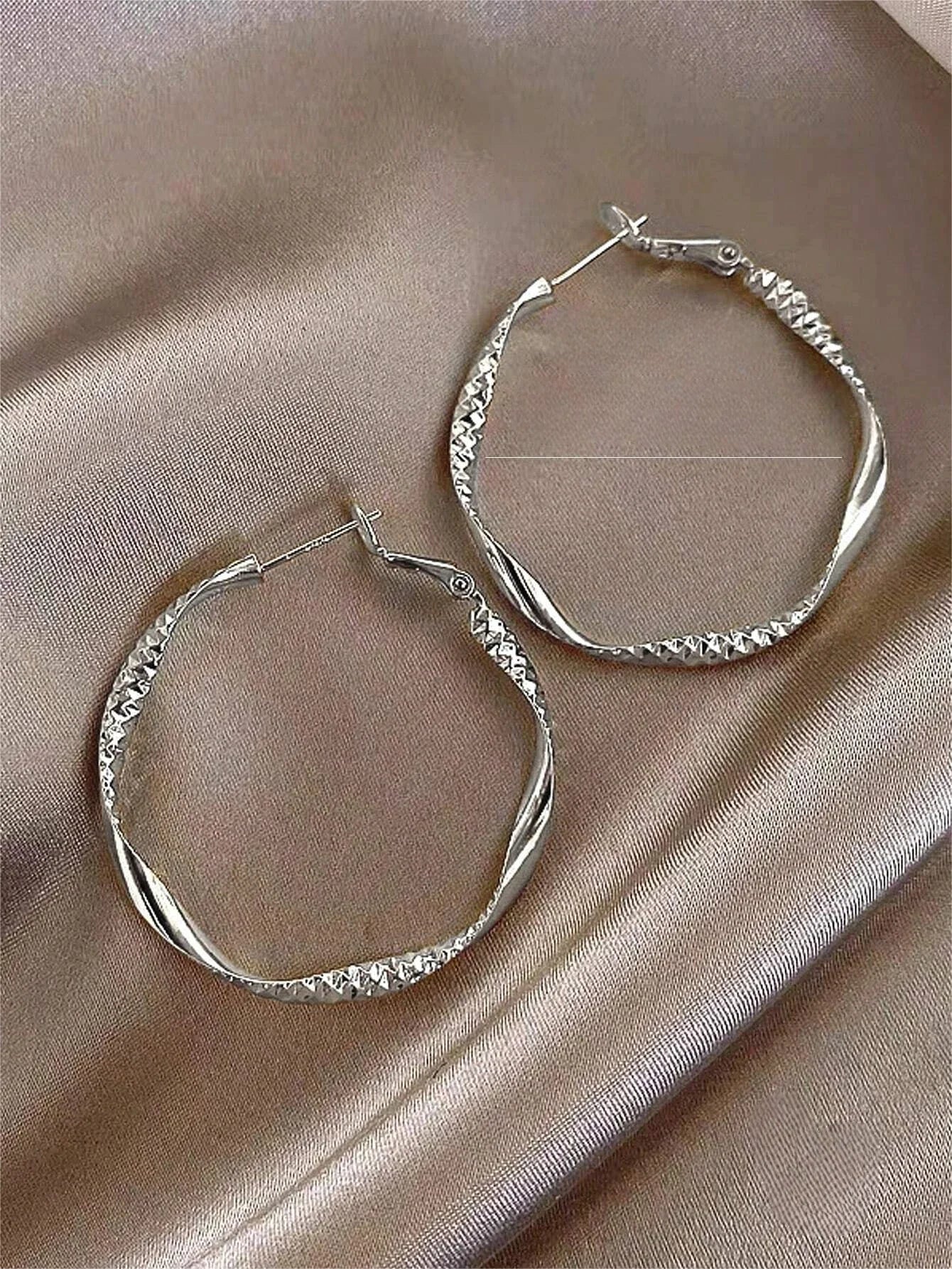 Exquisite silky texture design earrings