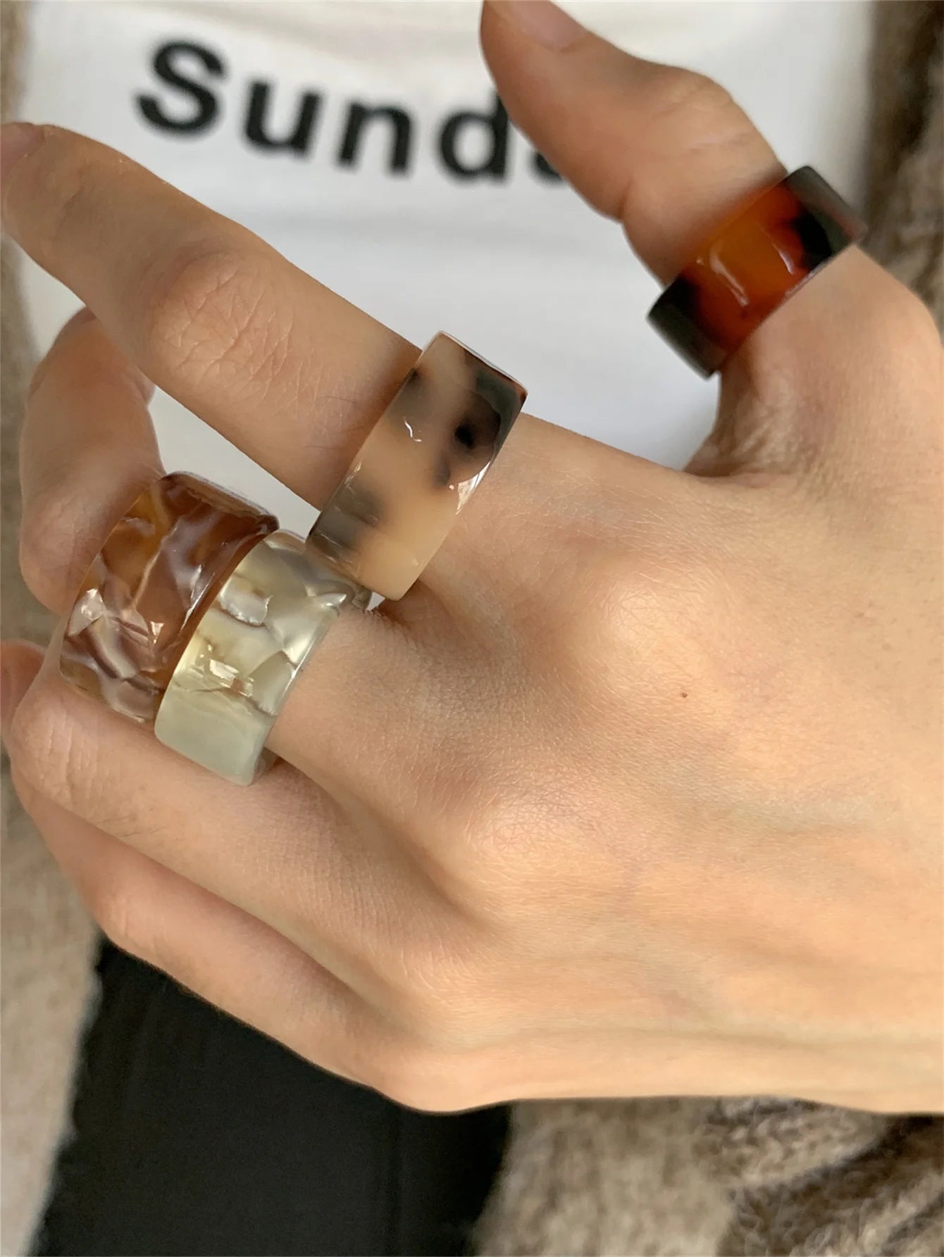 4-piece set of colorful resin rings