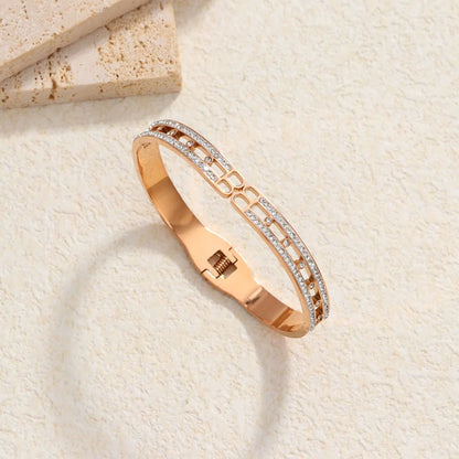 Charming women's bracelet: