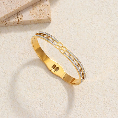 Charming women's bracelet: