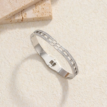 Charming women's bracelet: