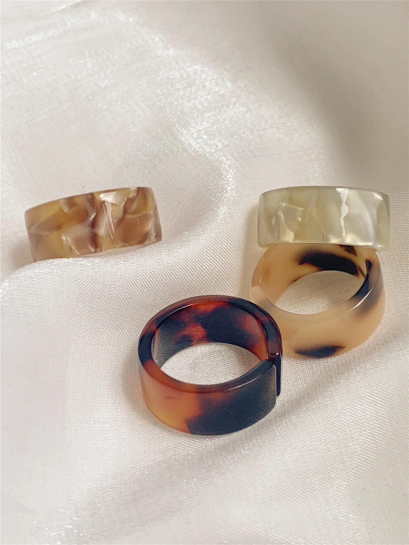 4-piece set of colorful resin rings