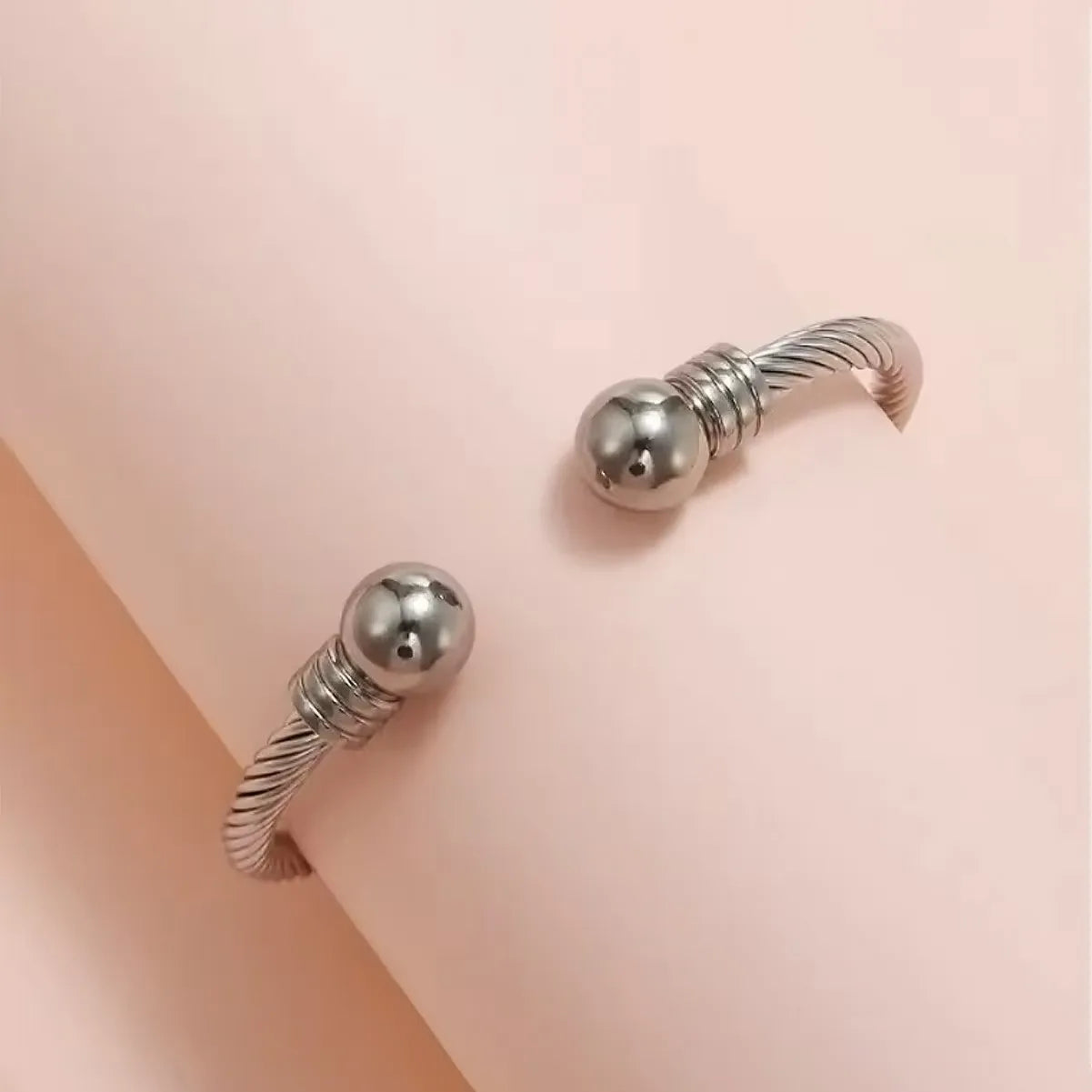Bracelet with round balls