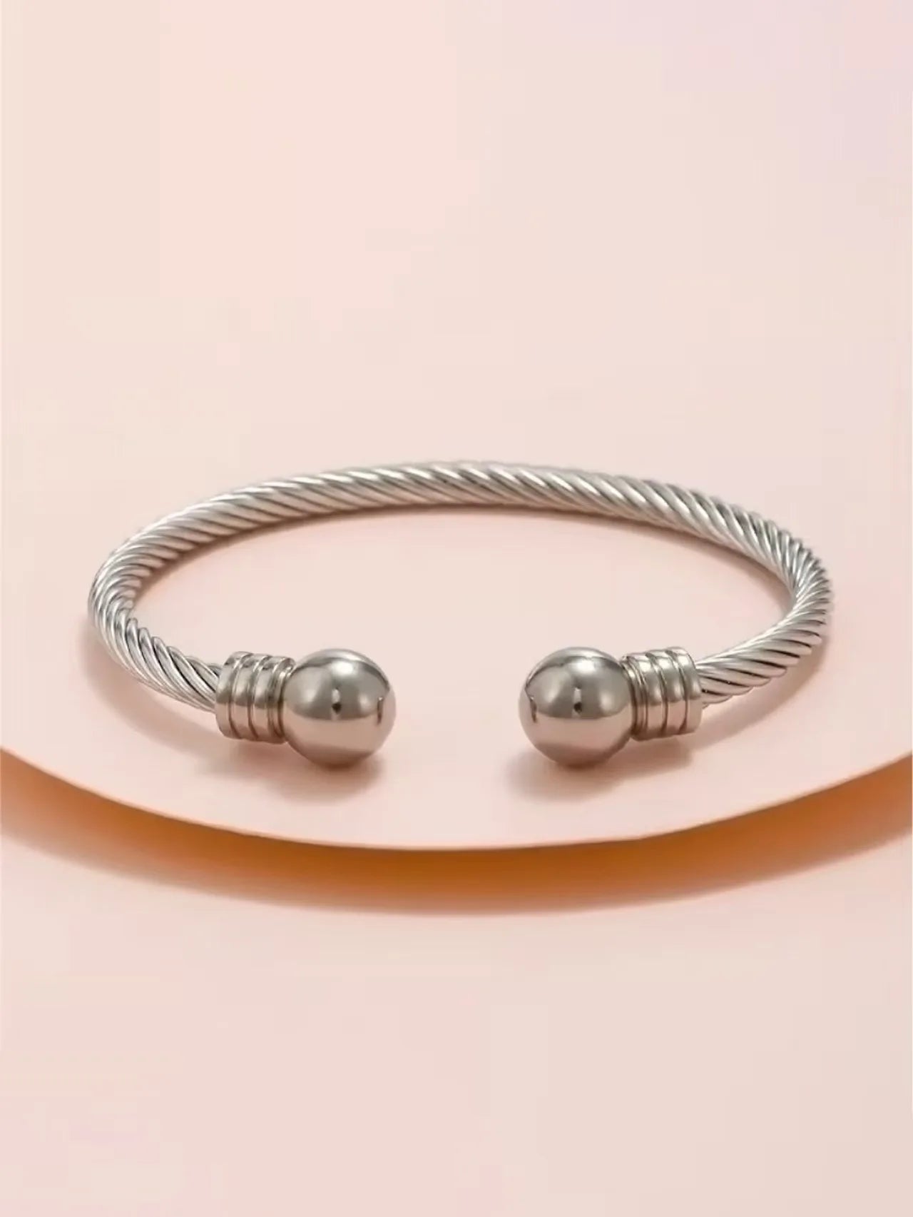 Bracelet with round balls