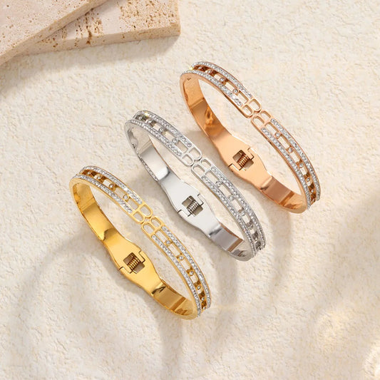 Charming women's bracelet: